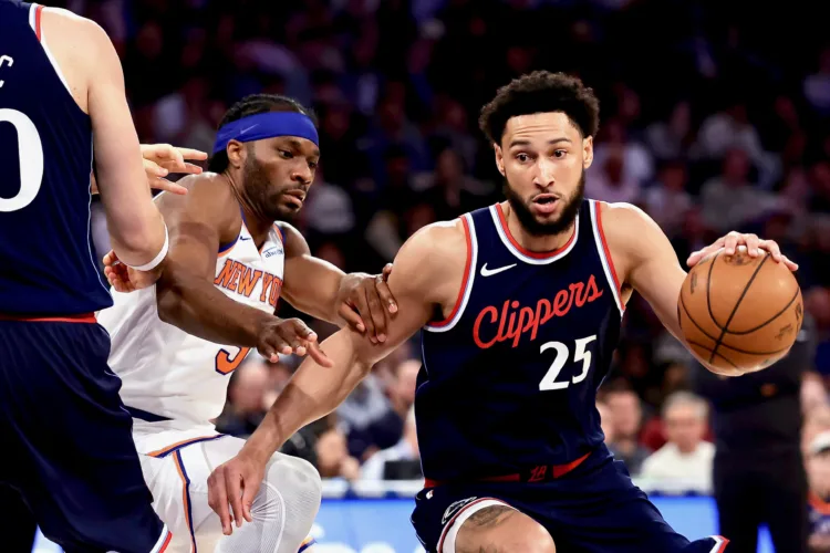 Simmons agrees to 1-year deal with Kings